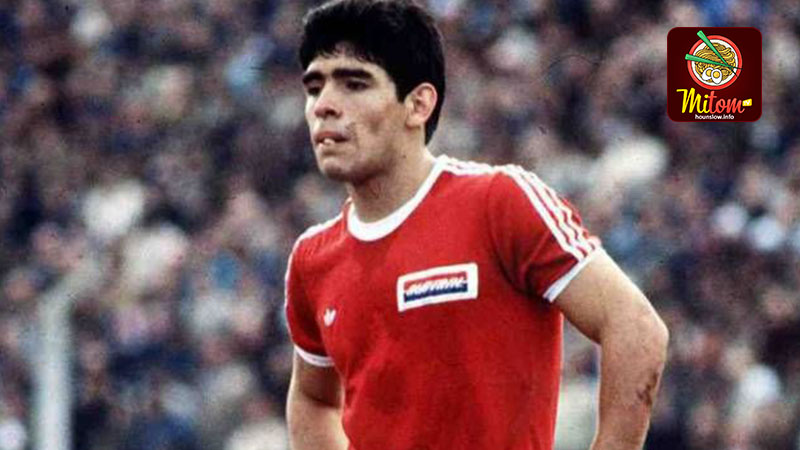 Diego Maradona bắt đầu sự nghiệp bóng đá của mình năm 1976 tại câu lạc bộ Argentinos Juniors