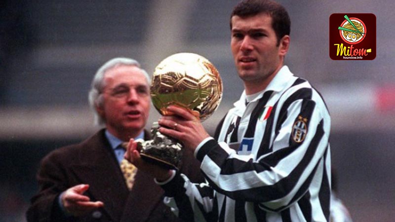 Zidane đoạt giải Quả bóng vàng 3 lần vào các năm 1998, 2000 và 2003